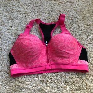 34B Victoria’s Secret sports bra